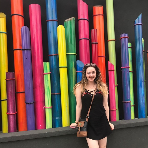 Meet your Posher, Joelle - Picture 1 of 1